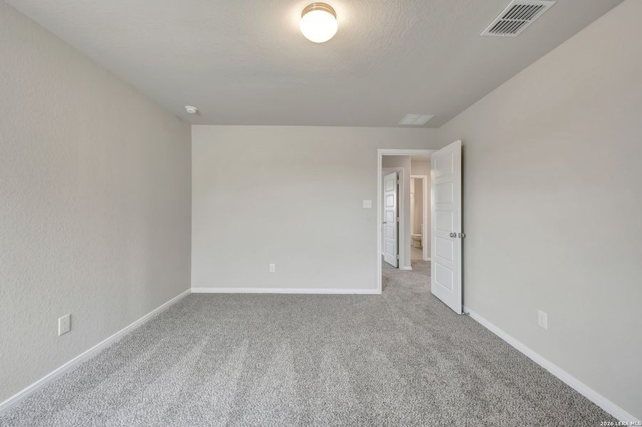 Spacious, unfurnished interior of a new home in Hunters Ranch, San Antonio (Image 43).
