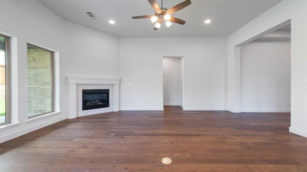 Spacious, unfurnished interior of a new home in Terraces 62', Rockwall (Image 13). Spacious, unfurnished interior of a new home in Terraces 62', Rockwall (Image 13).
