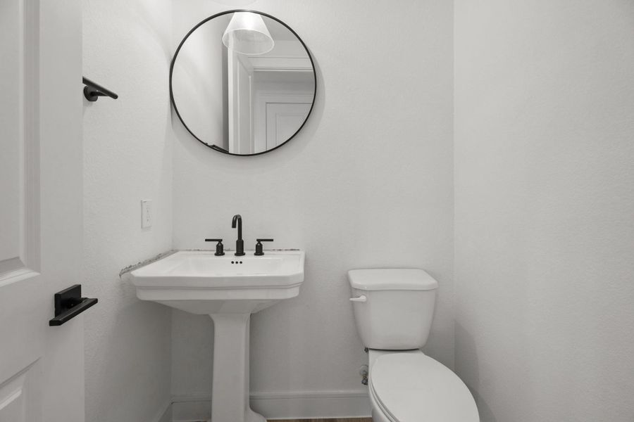 Half bath (*Photo not of actual home and used for illustration purposes only.) Half bath (*Photo not of actual home and used for illustration purposes only.)