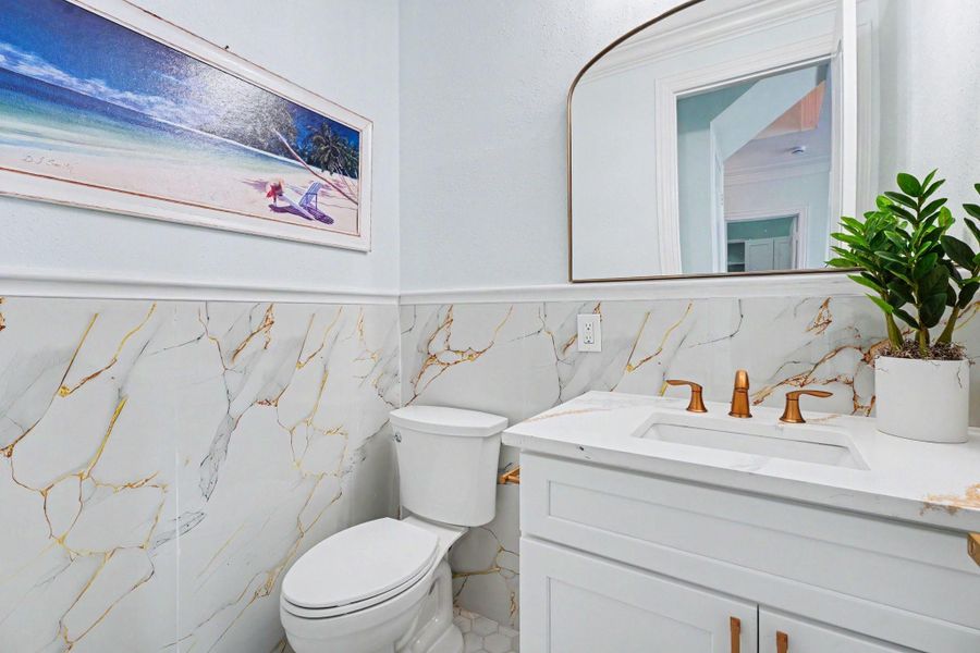 Furnished interior view inside a new home in , Galveston (Image 38).