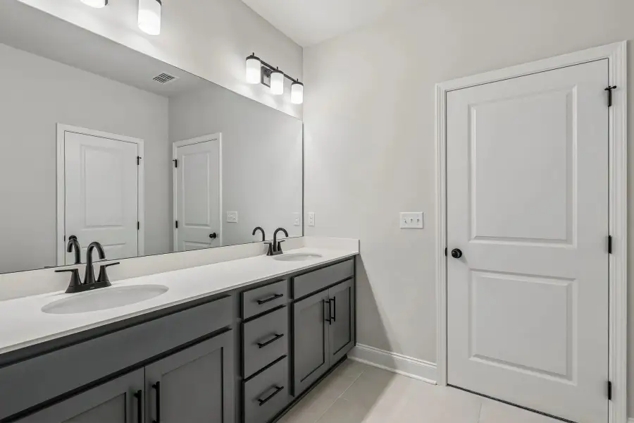 Primary Bathroom | For representation purposes only. Options and layout may vary by community and home plan. Primary Bathroom | For representation purposes only. Options and layout may vary by community and home plan.