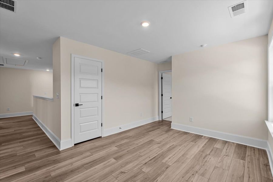 Spacious, unfurnished interior of a new home in Hanes Lake, Winston-Salem (Image 35).