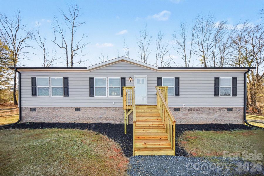 Exterior details and patio area of a home in , Shelby (Image 17).