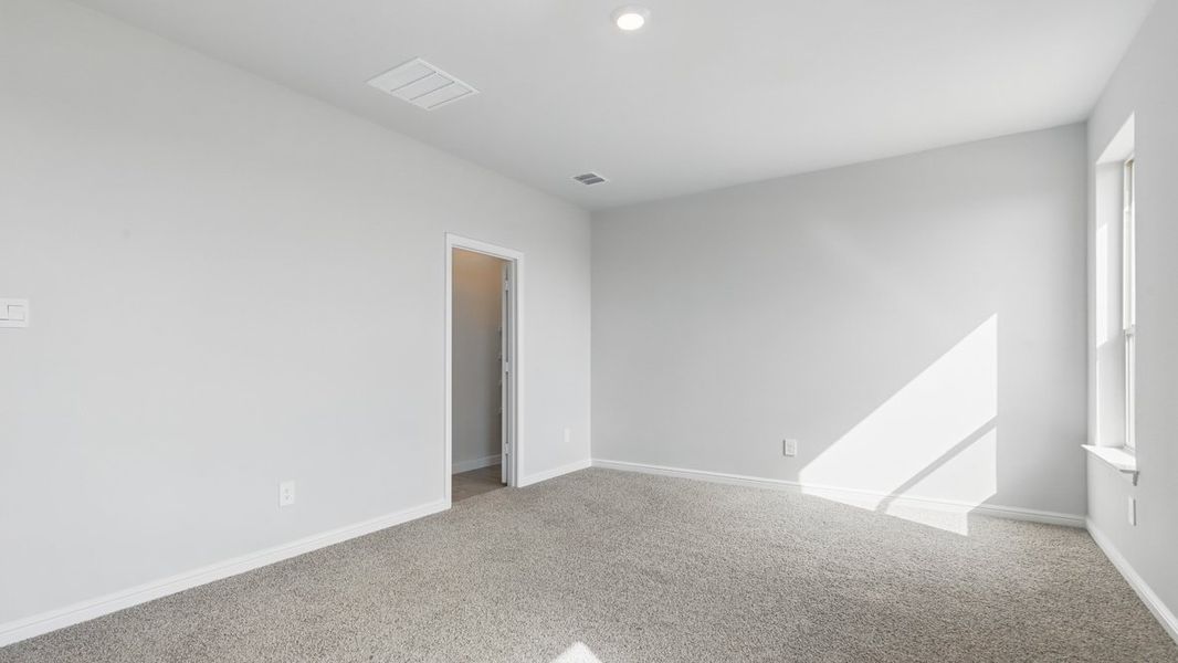 Spacious, unfurnished interior of a new home in The Canyons, Keene (Image 22).