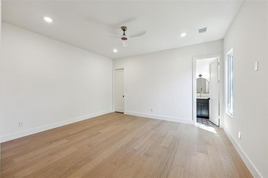 Spacious, unfurnished interior of a new home in , Dallas (Image 31).