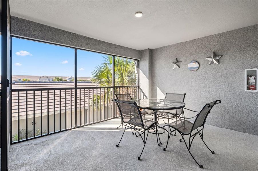 Exterior details and patio area of a home in , Venice (Image 3).