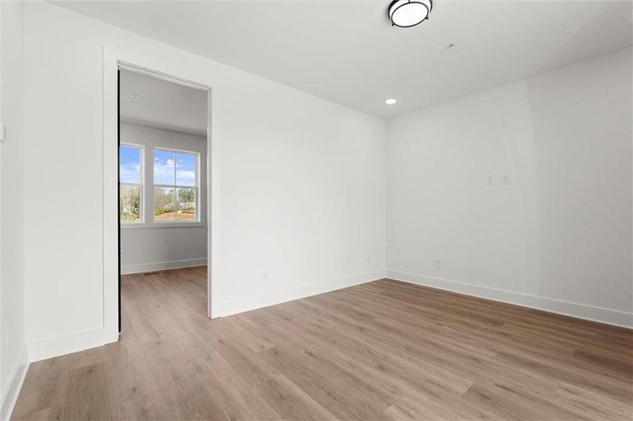 Spacious, unfurnished interior of a new home in , Alpharetta (Image 43).