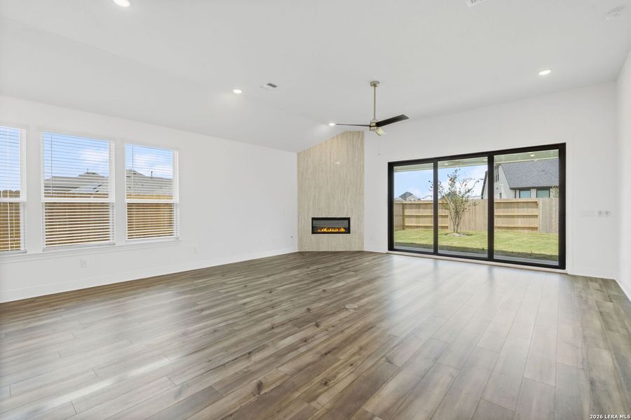 Spacious, unfurnished interior of a new home in Corley Farms, Boerne (Image 18).