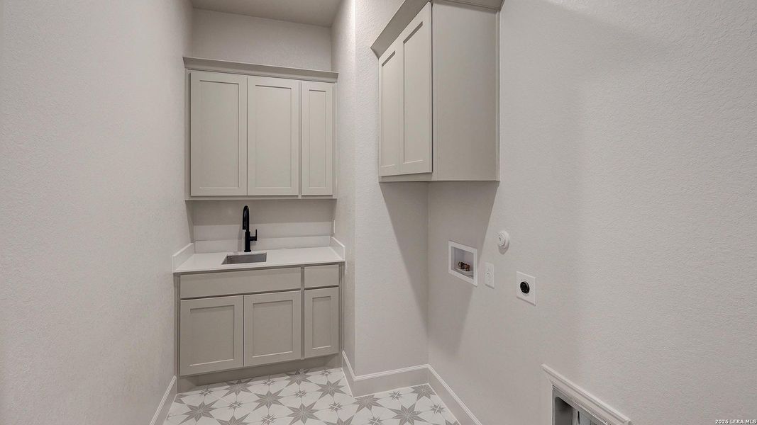 Furnished interior view inside a new home in Esperanza, Boerne (Image 11).
