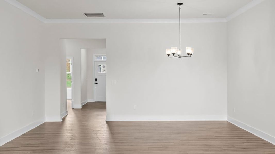 Spacious, unfurnished interior of a new home in Sunset Summits, Spartanburg (Image 27).