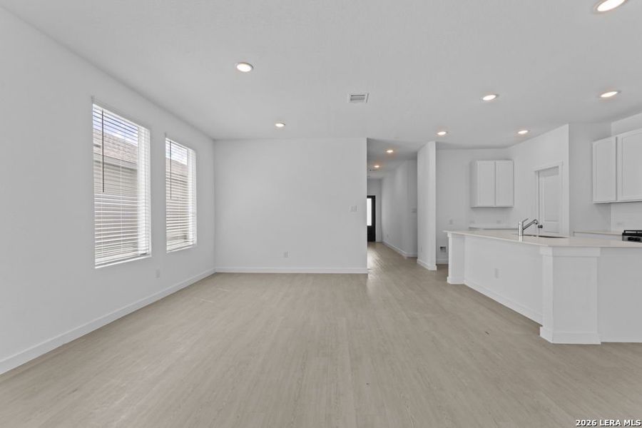 Spacious, unfurnished interior of a new home in Espada, San Antonio (Image 21).