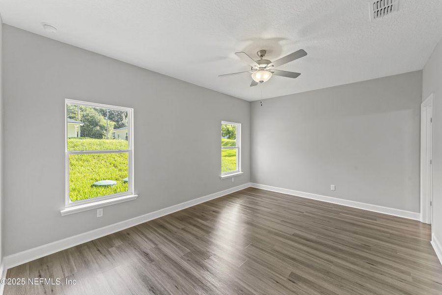 Spacious, unfurnished interior of a new home in , Jacksonville (Image 15).