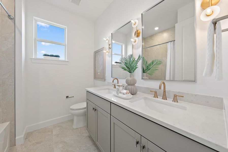 Bedroom 4 Ensuite Bath