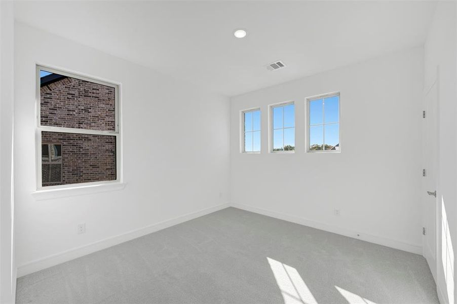 Spacious, unfurnished interior of a new home in Heath Golf & Yacht Villas, Heath (Image 32).