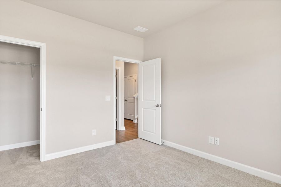 Spacious, unfurnished interior of a new home in , Summerville (Image 15).