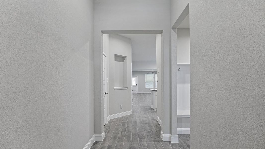 Spacious, unfurnished interior of a new home in Eagle Creek, Denton (Image 25).