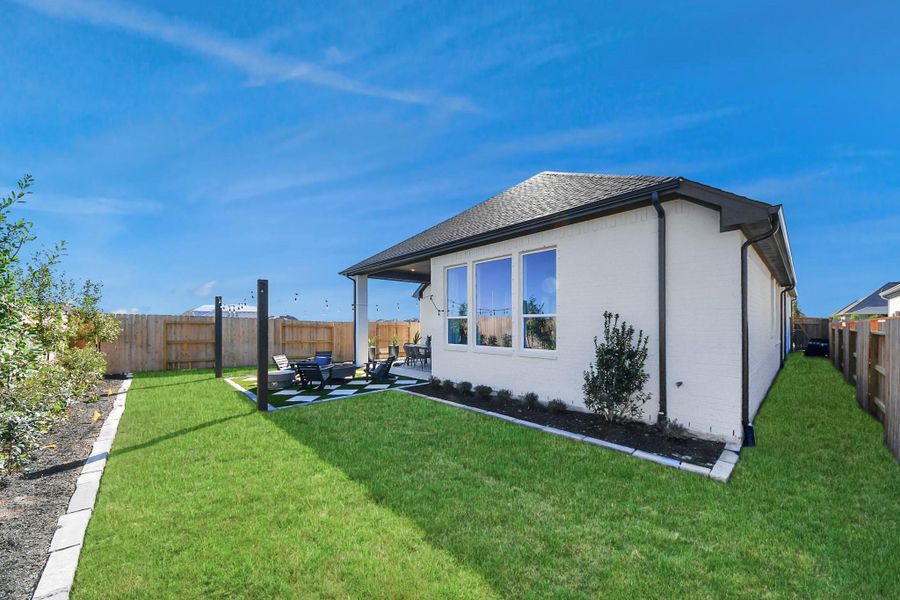 Exterior details and patio area of a home in Meridiana, Manvel (Image 4).