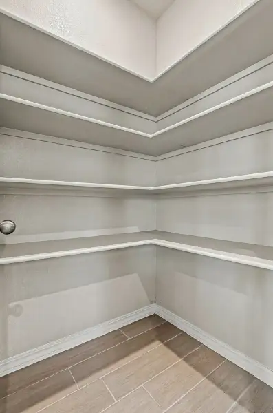 Spacious, unfurnished interior of a new home in Desert Breeze, Horizon City (Image 32).