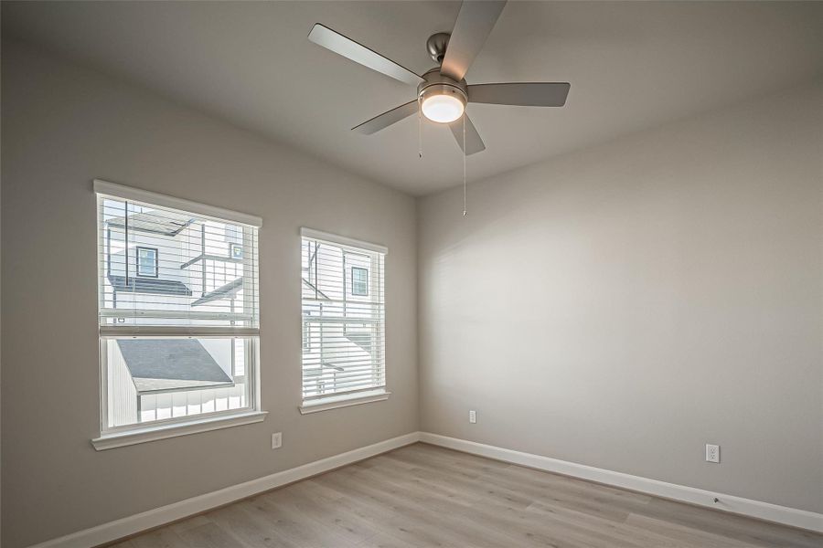 Spacious, unfurnished interior of a new home in Regents Court, Houston (Image 23).