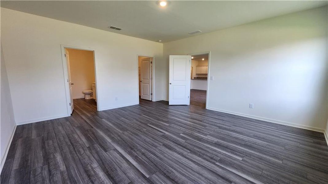 Spacious, unfurnished interior of a new home in Casteel, Bethlehem (Image 10).