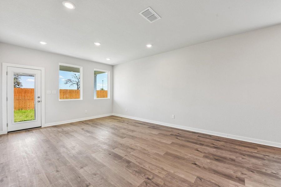 Spacious, unfurnished interior of a new home in Trinity Ranch, Elgin (Image 34).