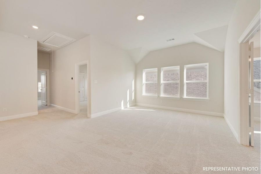Spacious, unfurnished interior of a new home in Trails at Cottonwood Creek, Rowlett (Image 11).