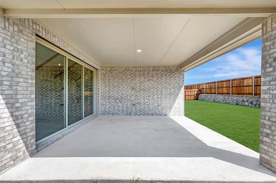 Exterior details and patio area of a home in Elevon, Lavon (Image 22).