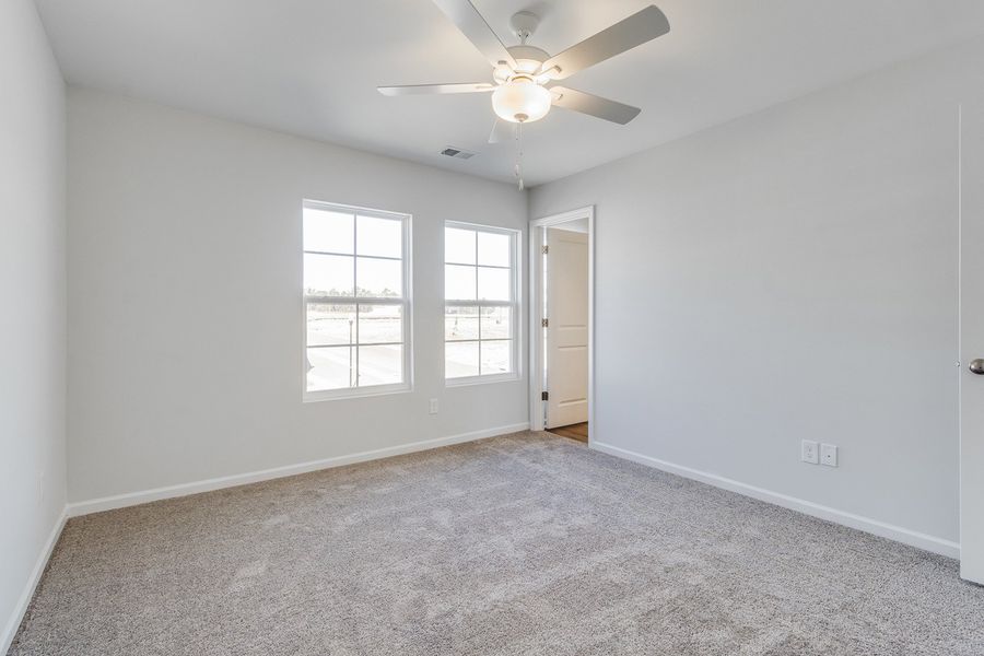 Spacious, unfurnished interior of a new home in Astoria, Columbia (Image 21).