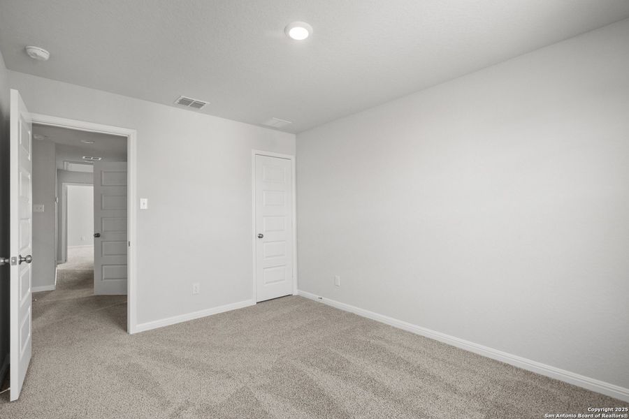 Spacious, unfurnished interior of a new home in Applewhite Meadows, San Antonio (Image 16).