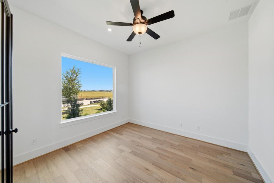 Spacious, unfurnished interior of a new home in Legacy, League City (Image 23).