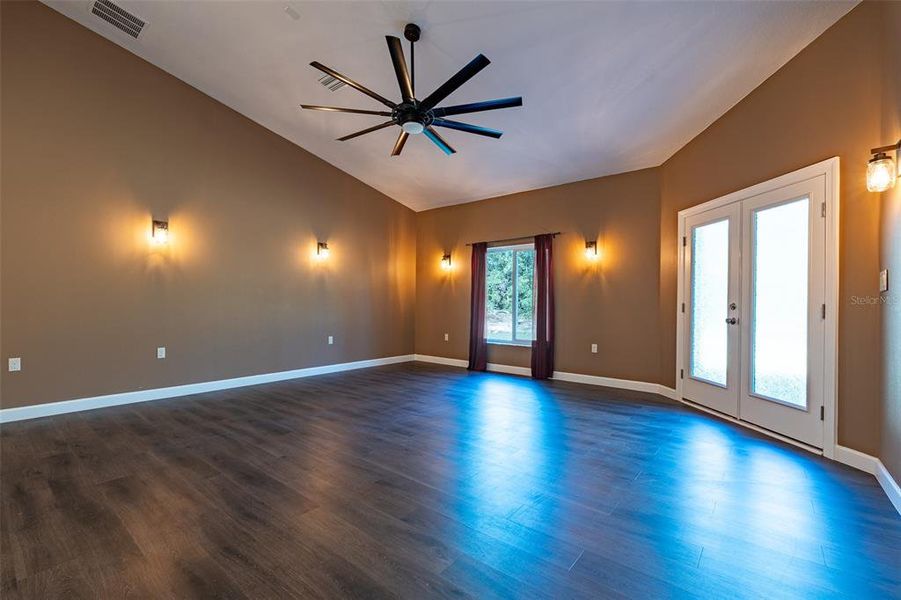 Spacious, unfurnished interior of a new home in , Spring Hill (Image 61).
