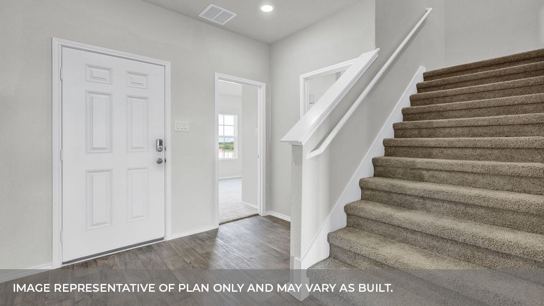Spacious, unfurnished interior of a new home in Arroyo Ranch, Seguin (Image 15).