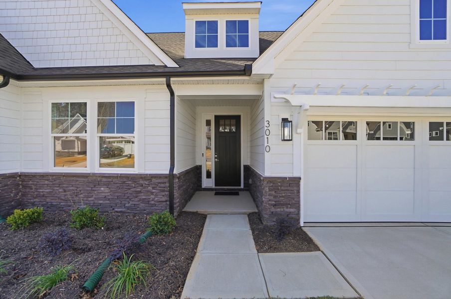 Exterior details and patio area of a home in Rone Creek, Waxhaw (Image 4).