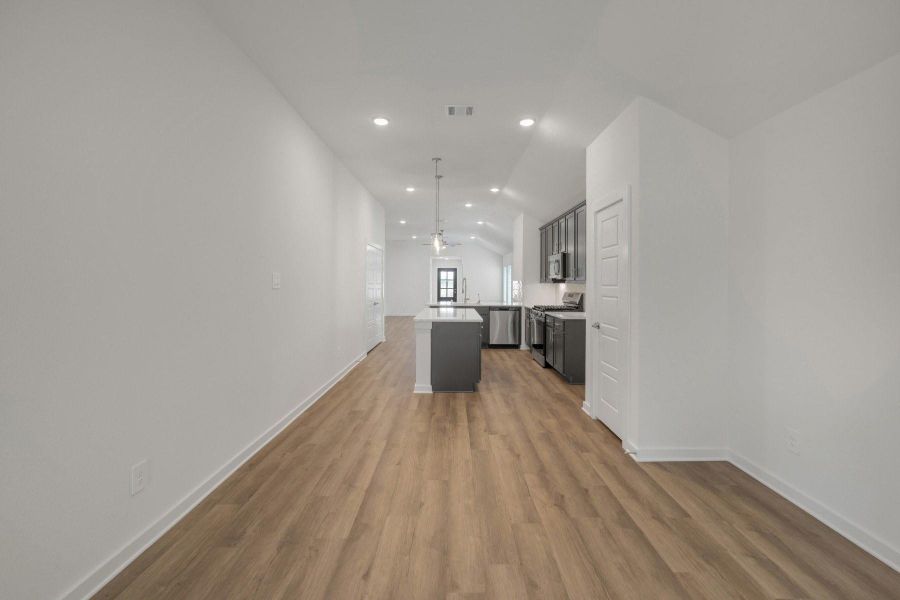 Spacious, unfurnished interior of a new home in Sorella, Tomball (Image 22).