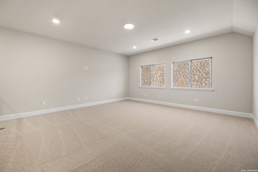 Spacious, unfurnished interior of a new home in Ventana, Bulverde (Image 28).