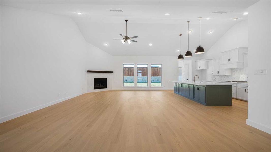 Spacious, unfurnished interior of a new home in Terraces, Rockwall (Image 19).