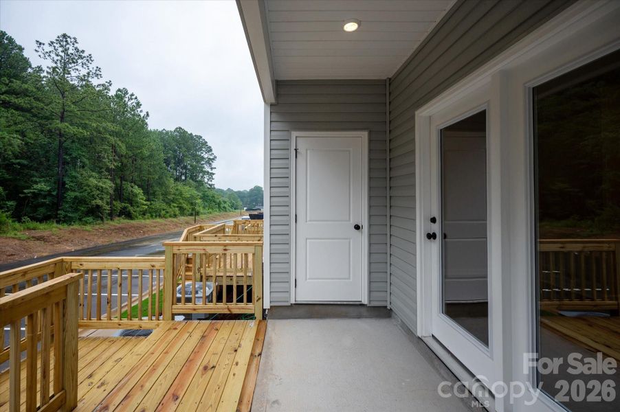 Exterior details and patio area of a home in Rhyne Court, Gastonia (Image 3).