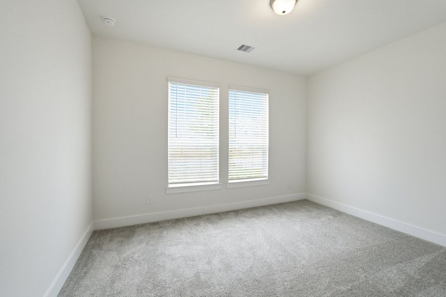 Spacious, unfurnished interior of a new home in Ashland, Angleton (Image 24).