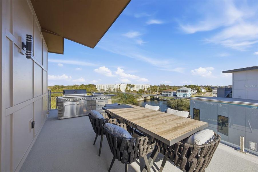 Exterior details and patio area of a home in , New Port Richey (Image 25).