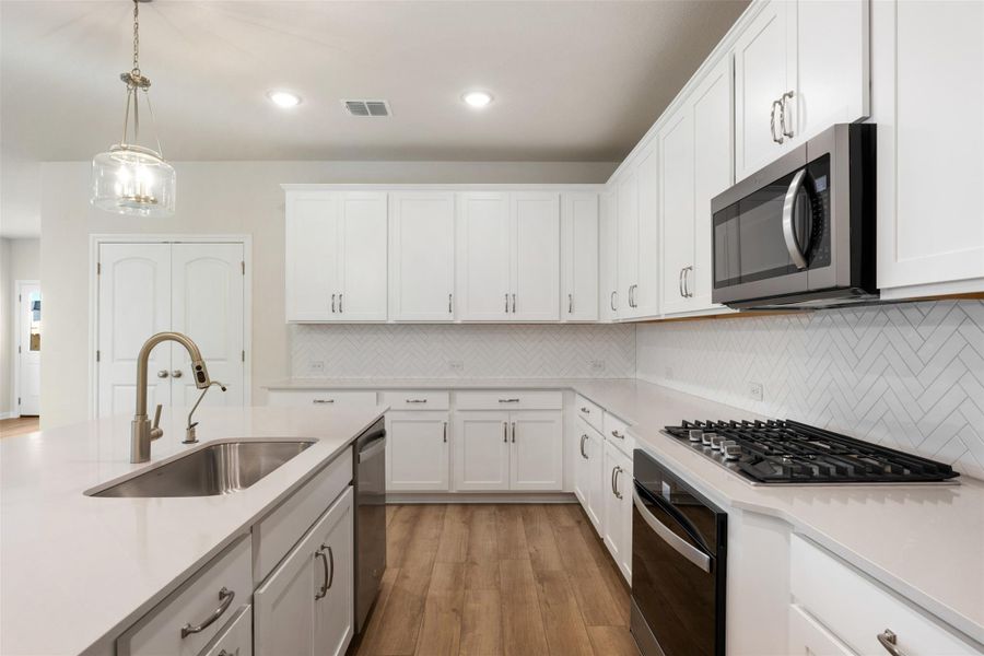 Representative images and renderings are for illustrative purposes. Actual structural options and design finishes of home may vary.
