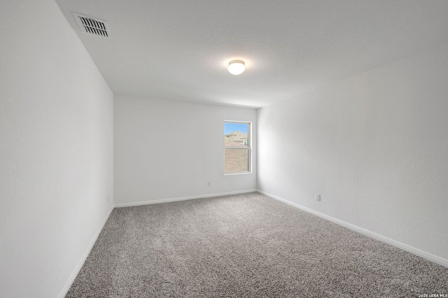 Spacious, unfurnished interior of a new home in Mesquite Ridge, San Antonio (Image 24).
