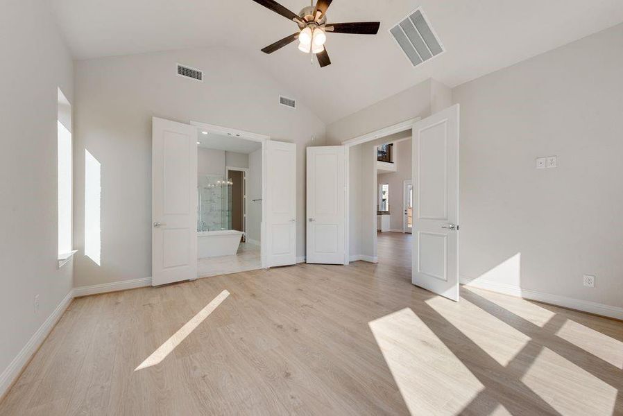 Spacious, unfurnished interior of a new home in South Pointe, Mansfield (Image 37).