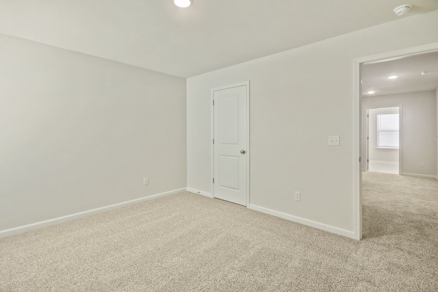 Spacious, unfurnished interior of a new home in Birdhaven, Lexington (Image 28).