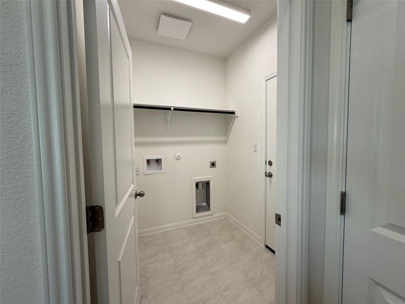 Spacious, unfurnished interior of a new home in Wellspring, Round Rock (Image 20). Spacious, unfurnished interior of a new home in Wellspring, Round Rock (Image 20).