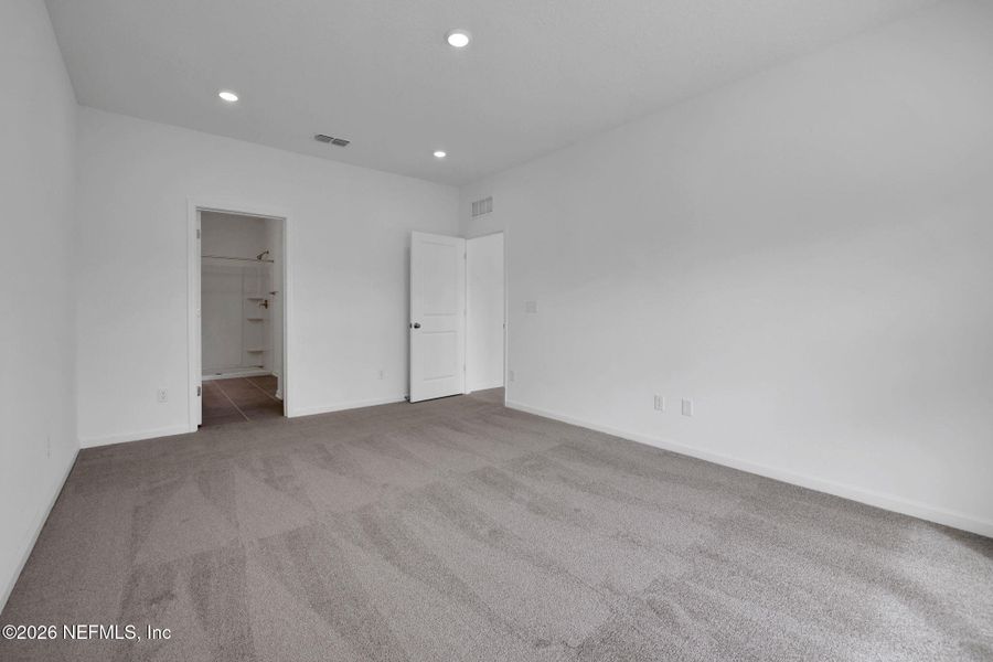 Spacious, unfurnished interior of a new home in Wilford Oaks, Orange Park (Image 43).