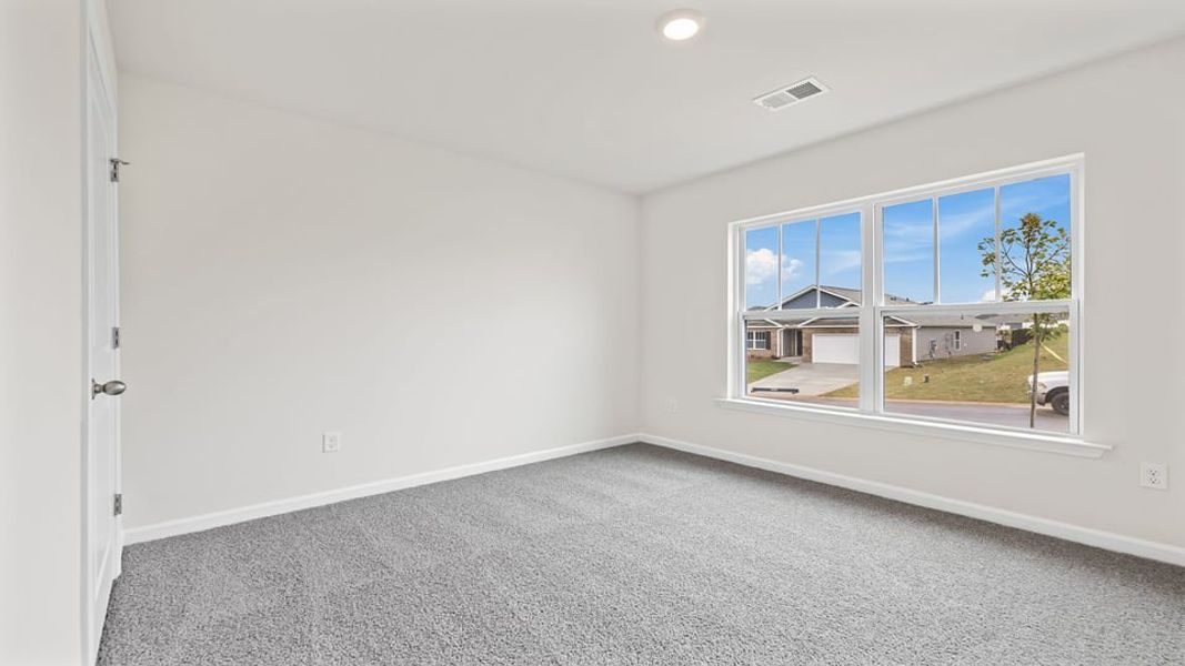 Spacious, unfurnished interior of a new home in Lakestone, Woodruff (Image 15).