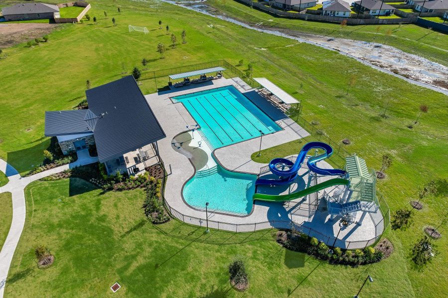 Community amenities in Caldwell Crossing, Iowa Colony (Image 31).