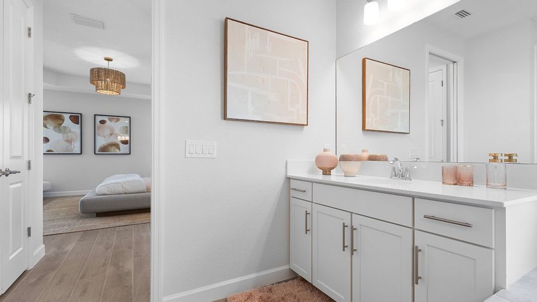 2246 Cypress Owners Bath 1of2 Base2 2246 Cypress Owners Bath 1of2 Base2