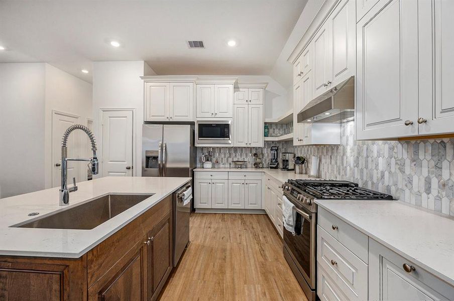 Another view of the kitchen, great for entertaining.