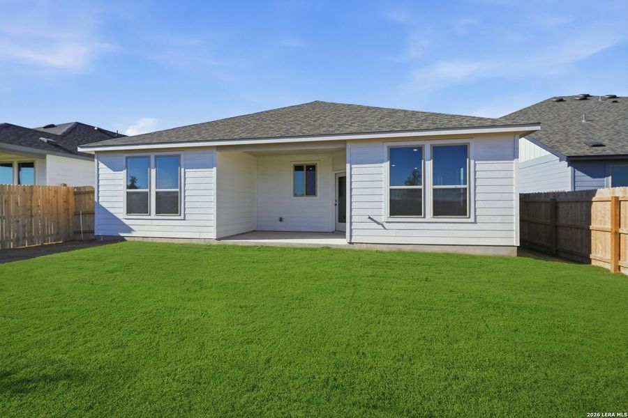Exterior details and patio area of a home in Nopal Valley, San Antonio (Image 19).